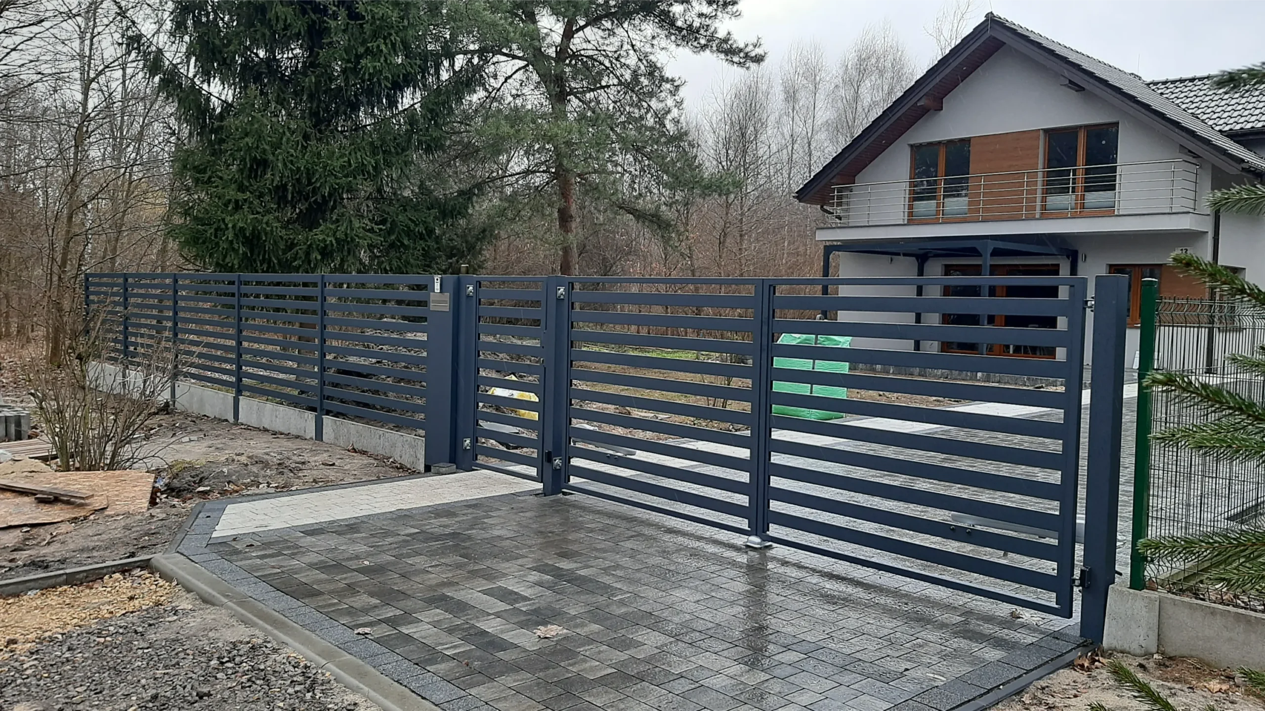 zdjęcie brama wjazdowa